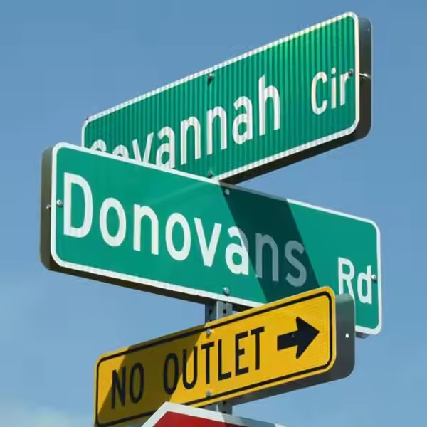 High-Quality Reflective Street Name Sign for Road Navigation