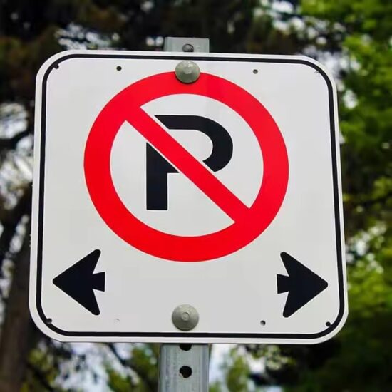 UV-Resistant Outdoor Custom No Parking Sign on Pole