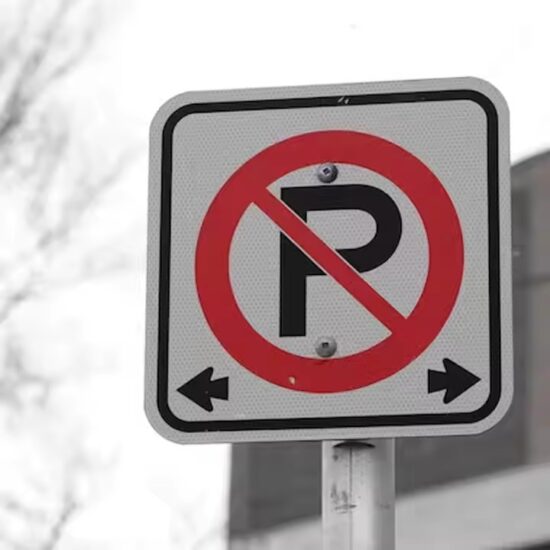 UV-Resistant Outdoor Custom No Parking Sign on Pole