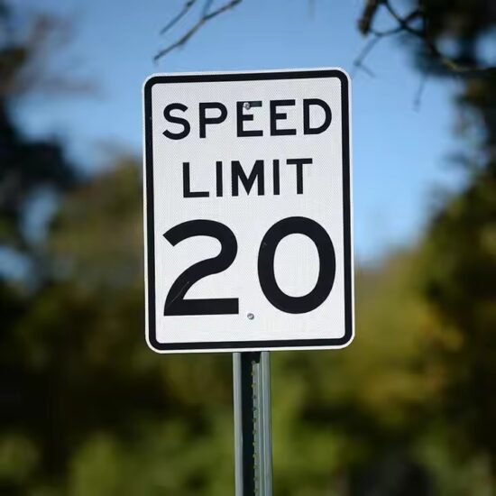 Custom Waterproof Anti-Stain Speed Limit Warning Sign for Road Use