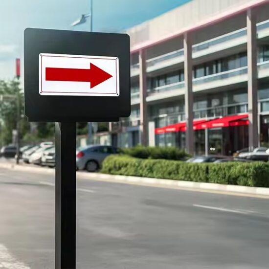 Outdoor Reflective Aluminum Red Arrow Direction Sign for Traffic