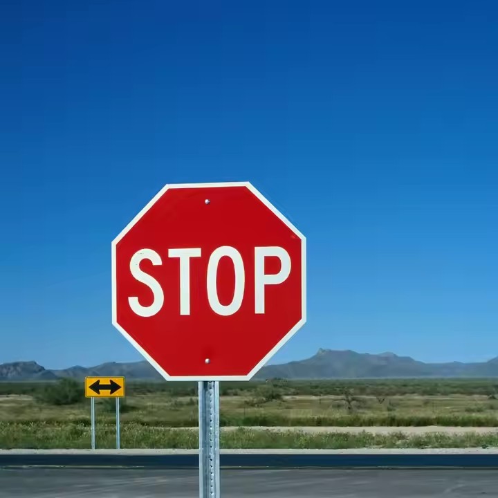 Custom no parking reflective traffic sign for outdoor use