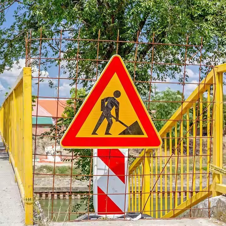 Reflective Triangle Construction Warning Sign with Stand