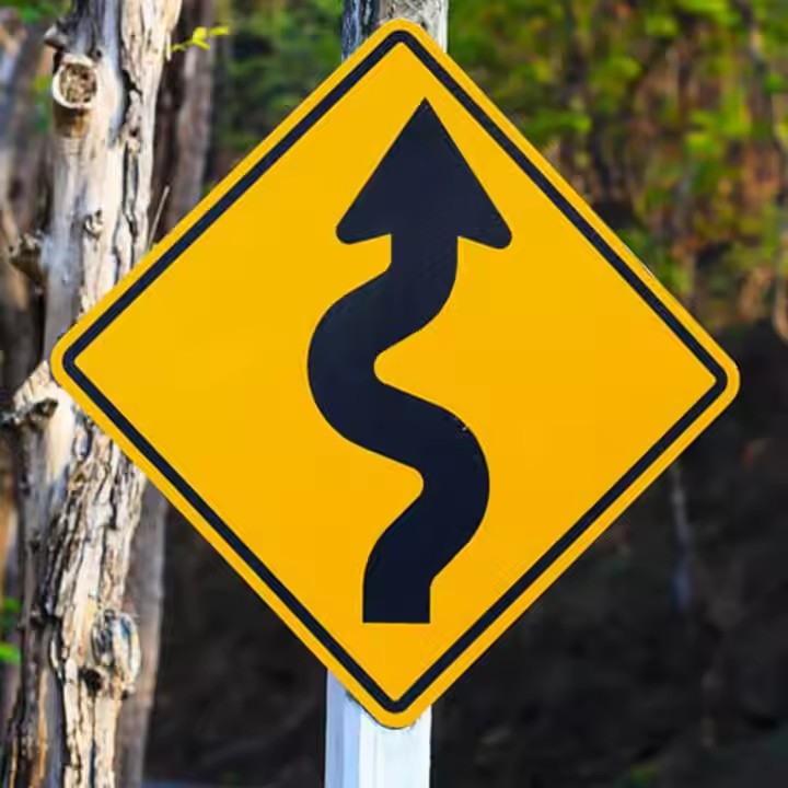 Reflective Curve Arrow Traffic Sign for Road Safety