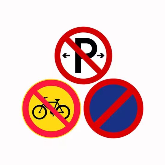 Waterproof Stain-Resistant No Parking Traffic Sign Installed Outdoors