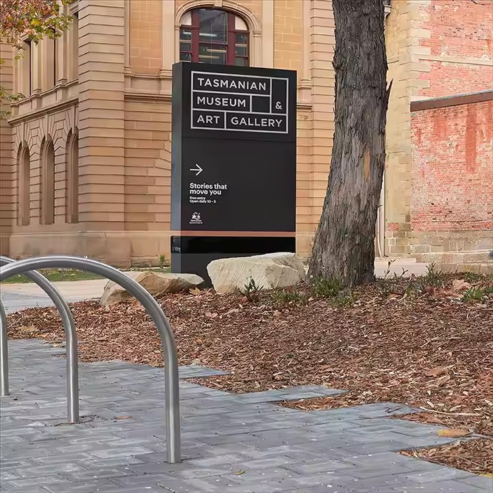 Custom Wayfinding Direction Sign Manufacturer for Commercial Spaces